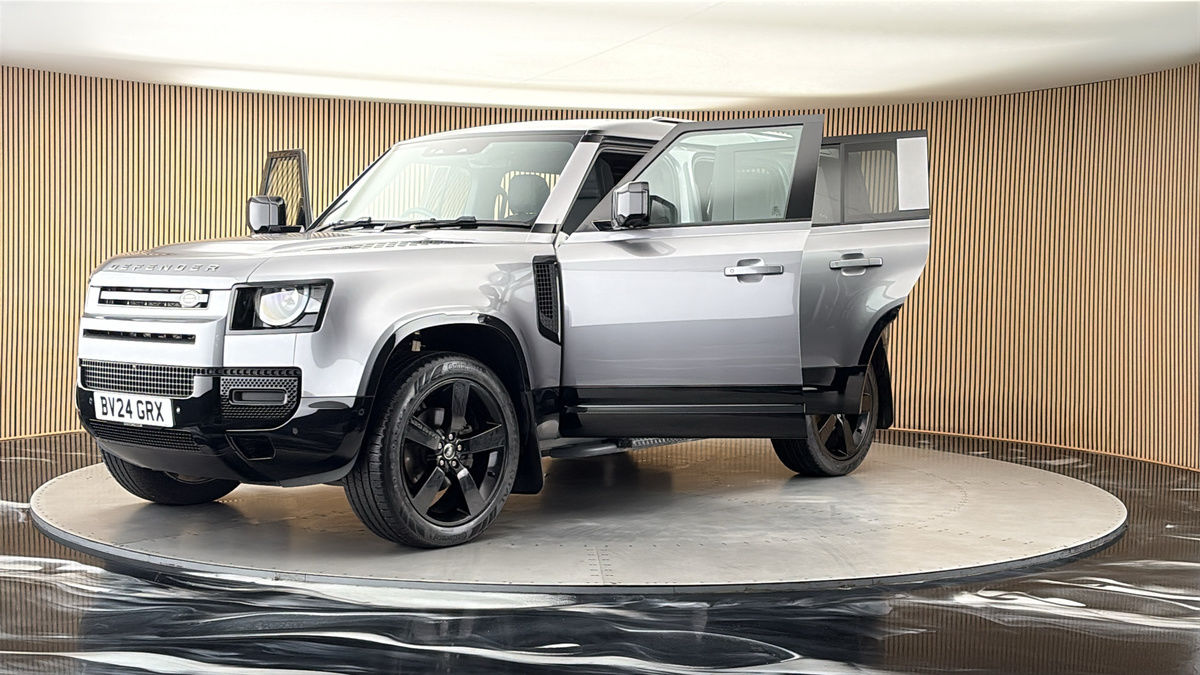 More views of Land Rover Defender 110