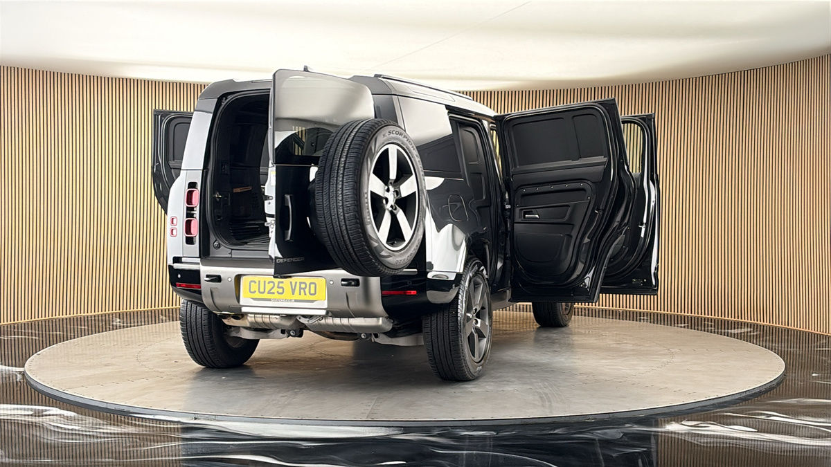 More views of Land Rover Defender 110