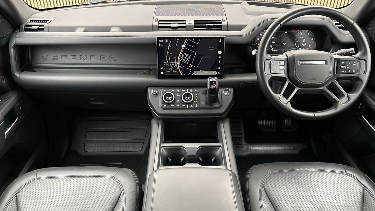 Land Rover Defender 110 Image 12