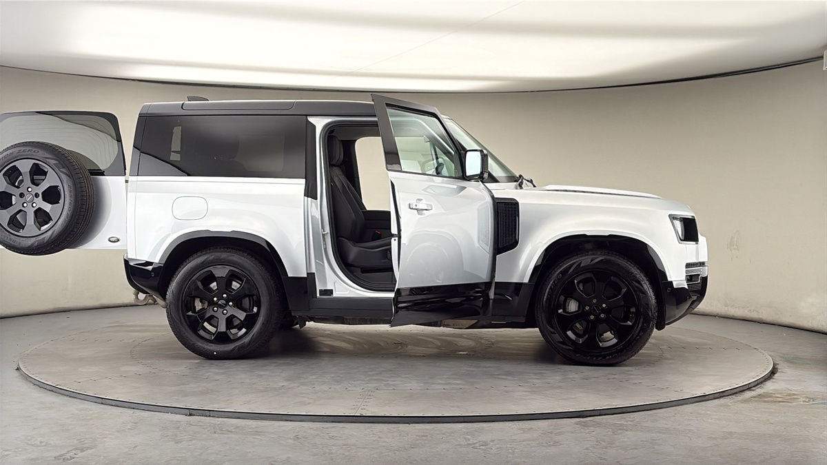 More views of Land Rover Defender 90