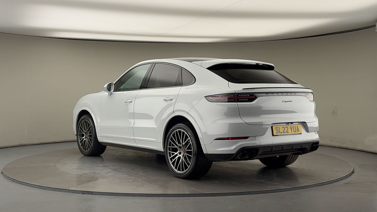 Porsche Cayenne Image 2