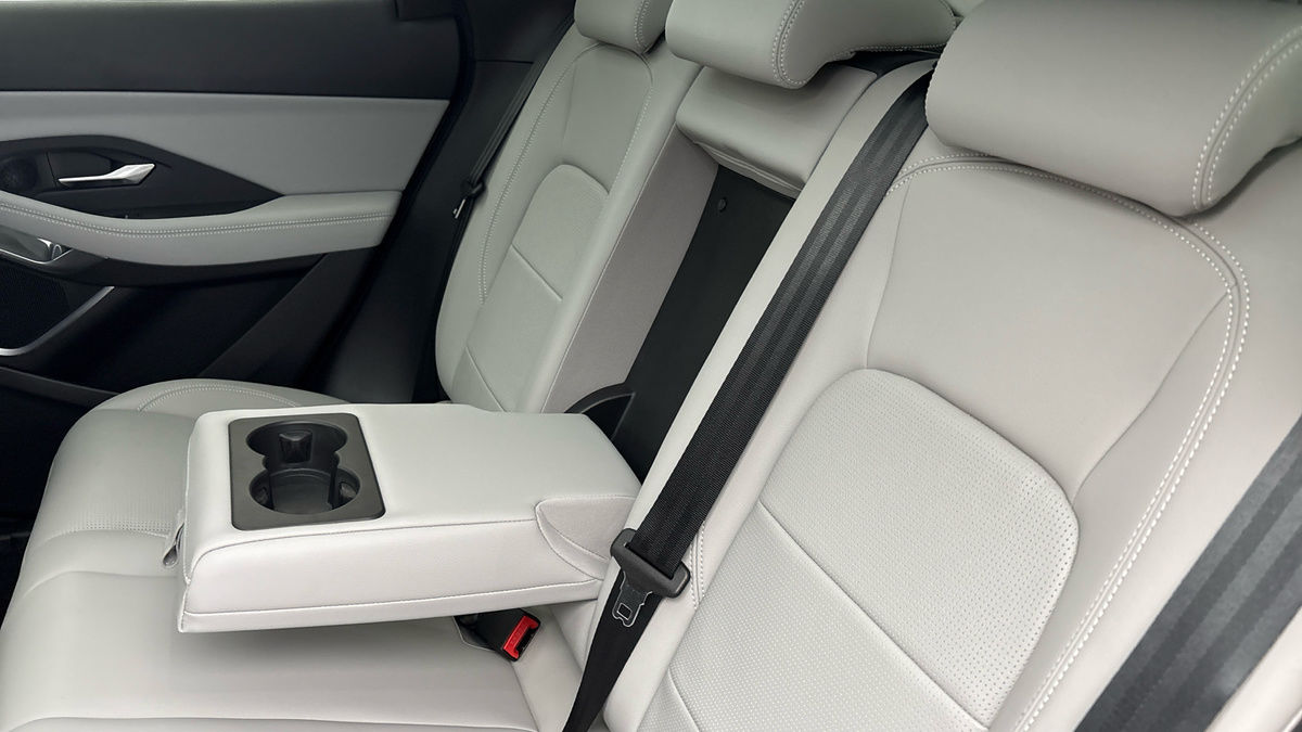 Jaguar E-PACE Image 9