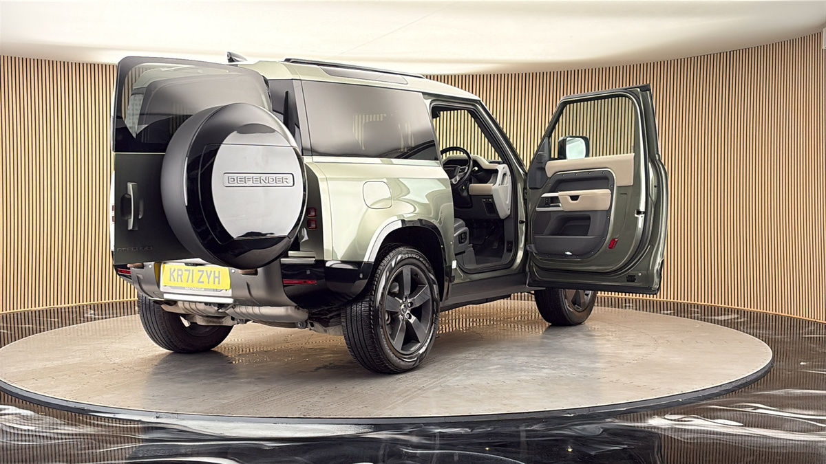 More views of Land Rover Defender 90