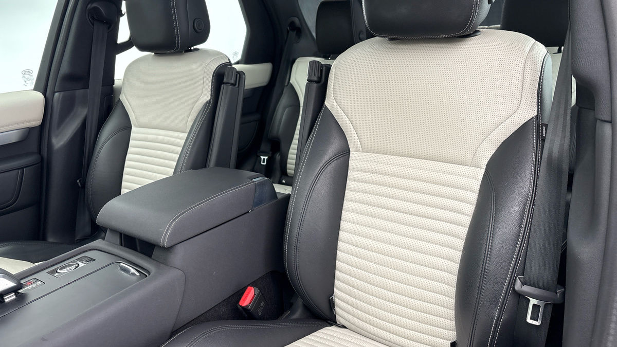 Land Rover Discovery Image 7