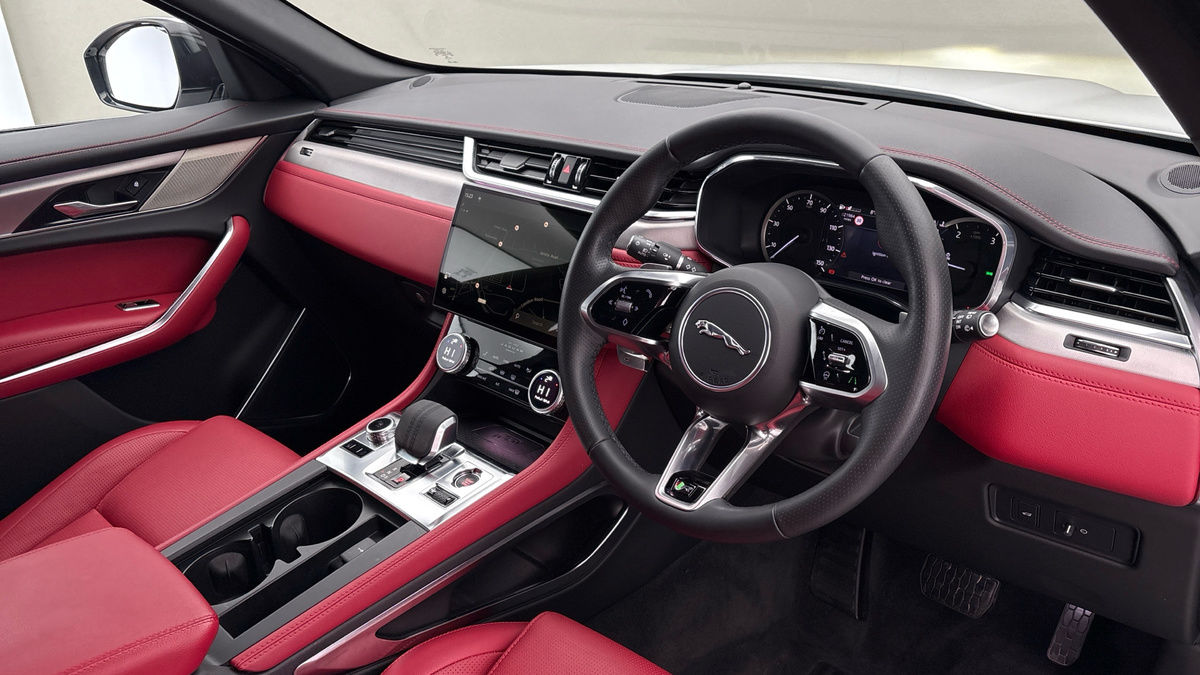 Jaguar F-PACE Image 5