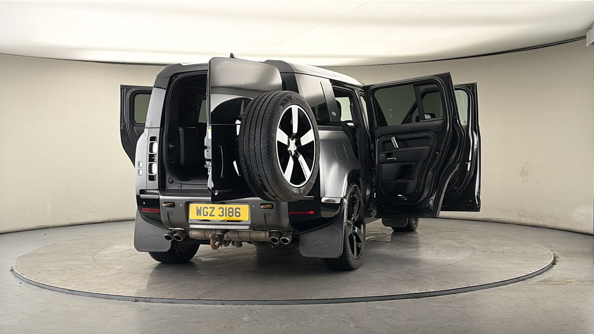 More views of Land Rover Defender 110