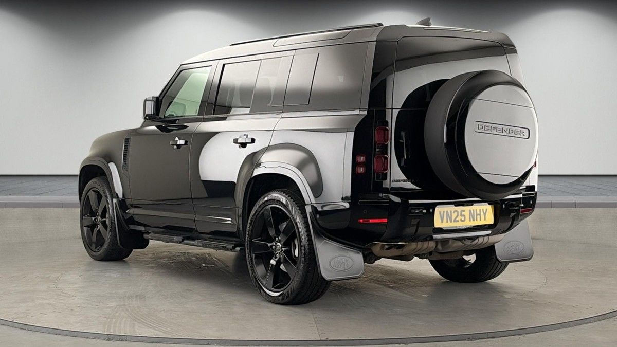 Land Rover Defender 110 Image 2