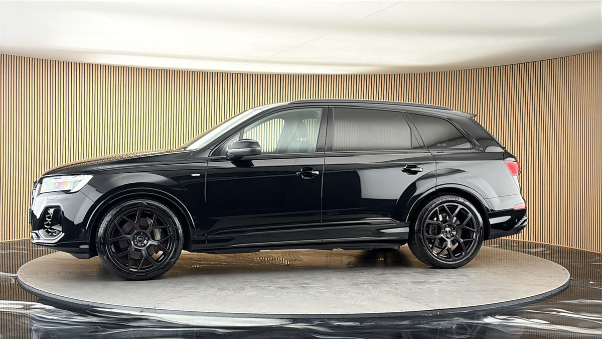 More views of Audi Q7