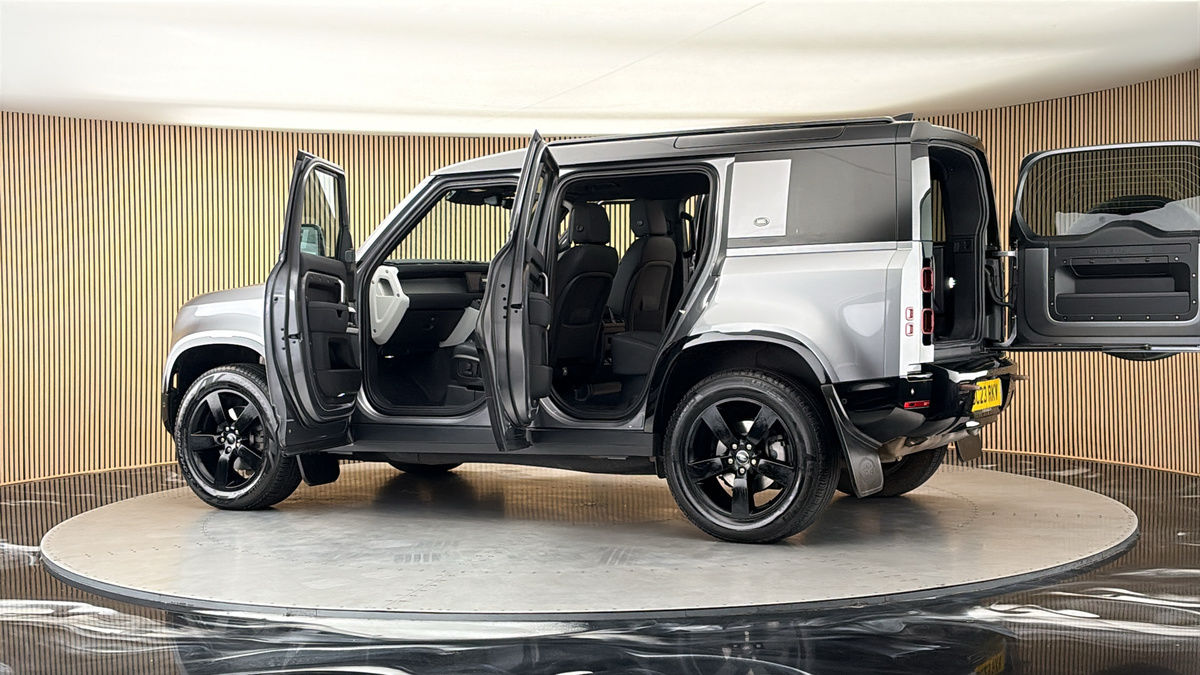 More views of Land Rover Defender 110