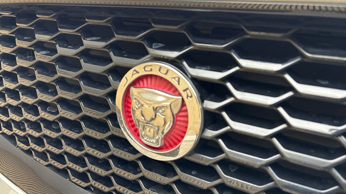 Jaguar E-PACE Image 24