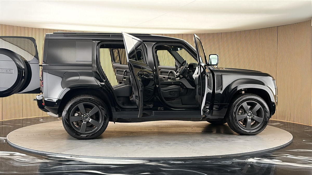 More views of Land Rover Defender 110