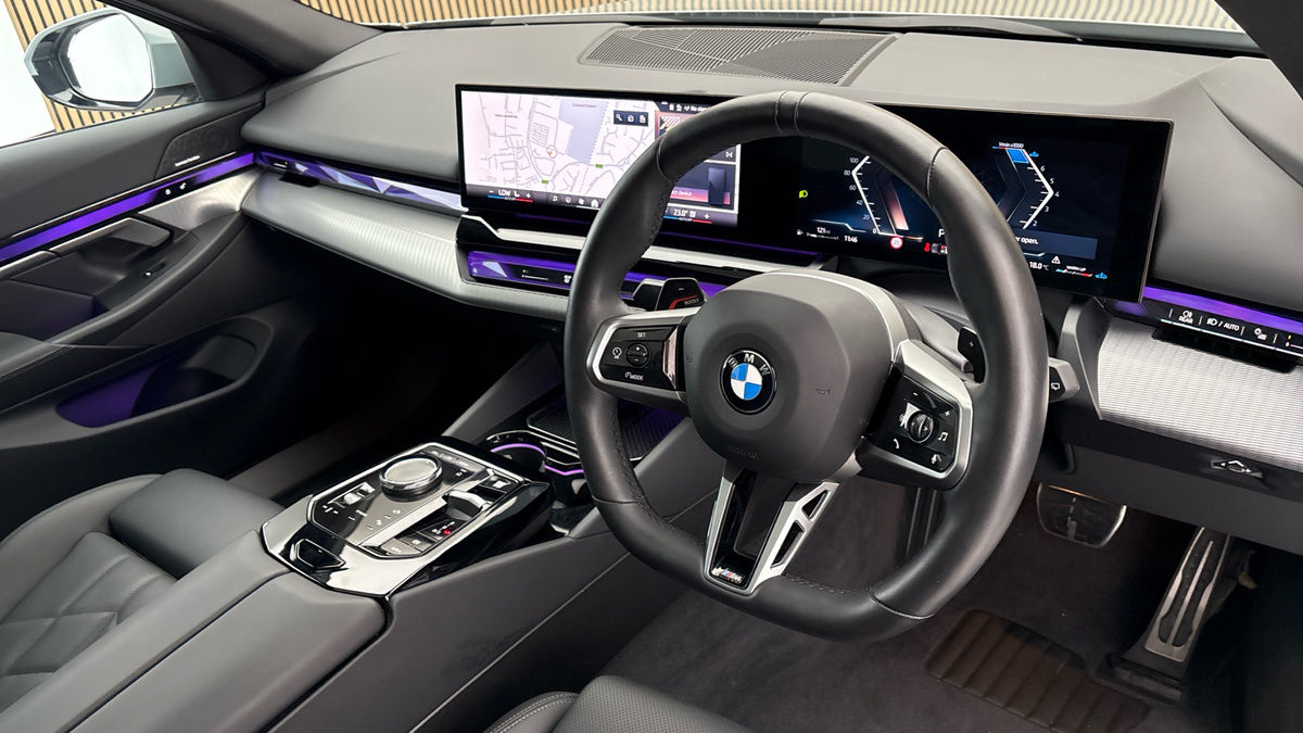 BMW 5 Series Image 5