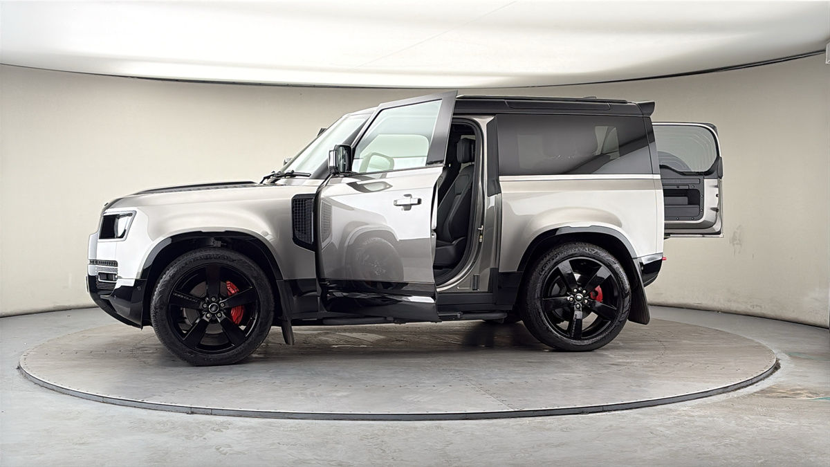 More views of Land Rover Defender 90