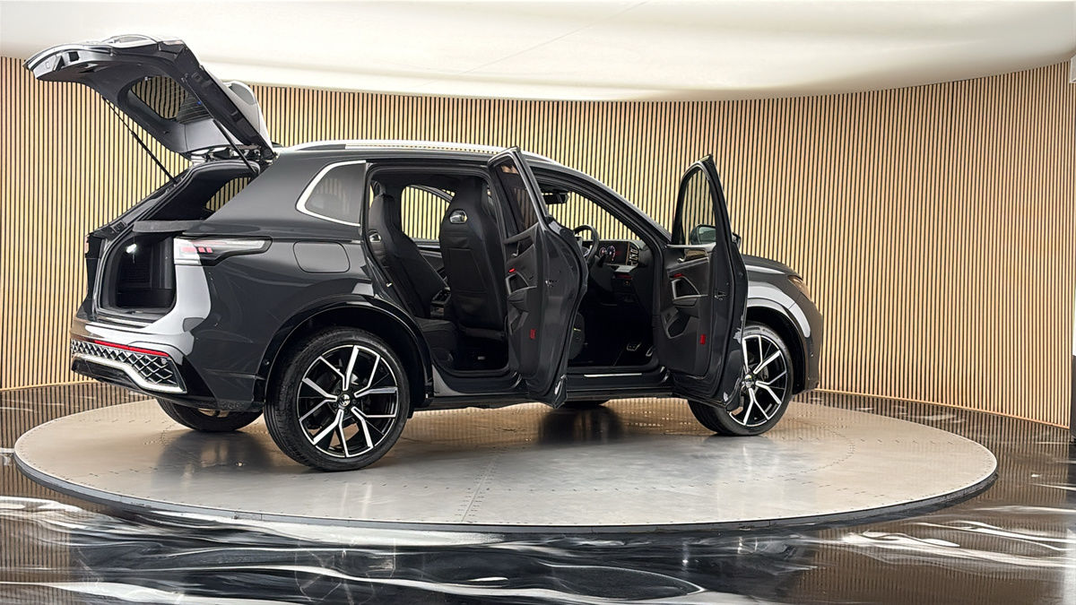 More views of Volkswagen Tiguan