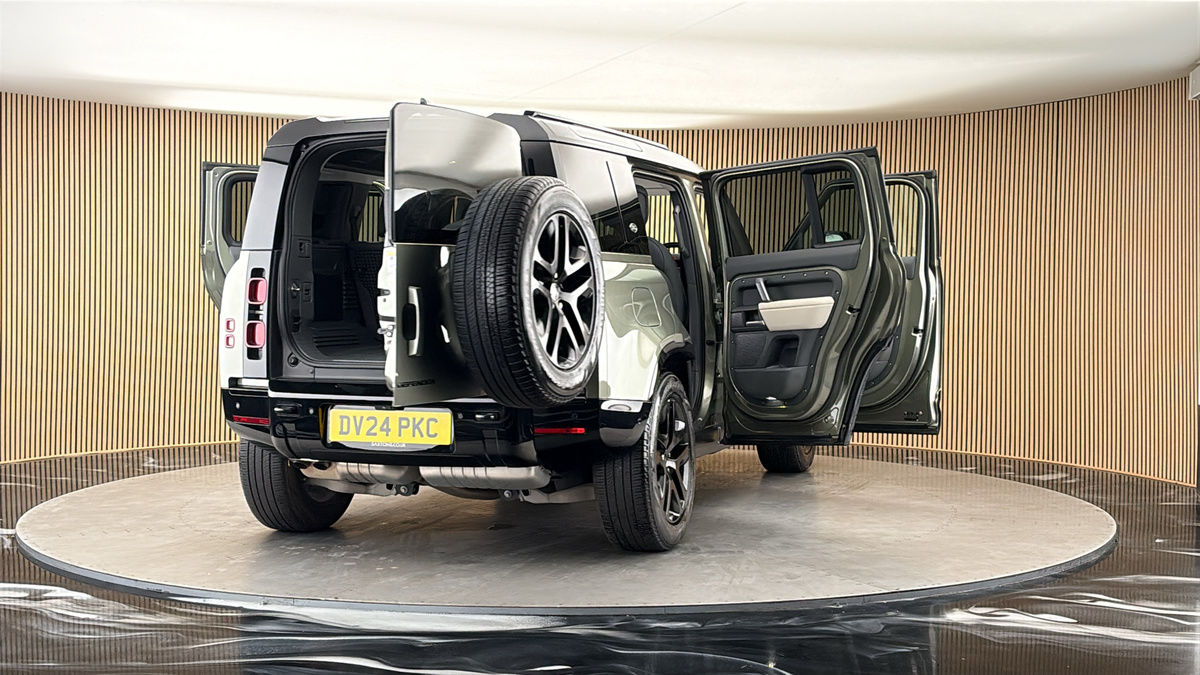 More views of Land Rover Defender 110