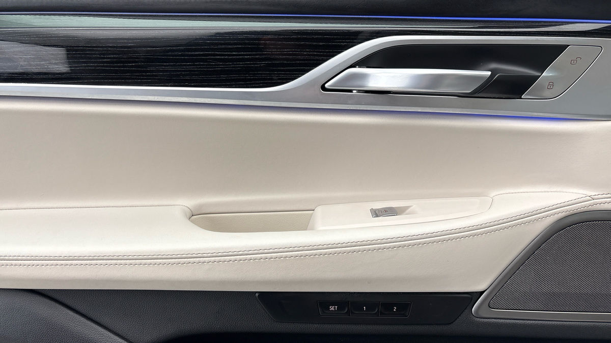 BMW 7 Series Image 19