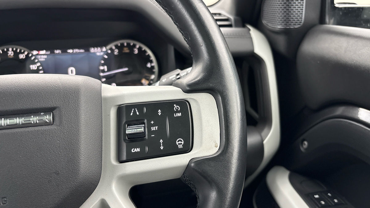 Land Rover Defender 90 Image 14