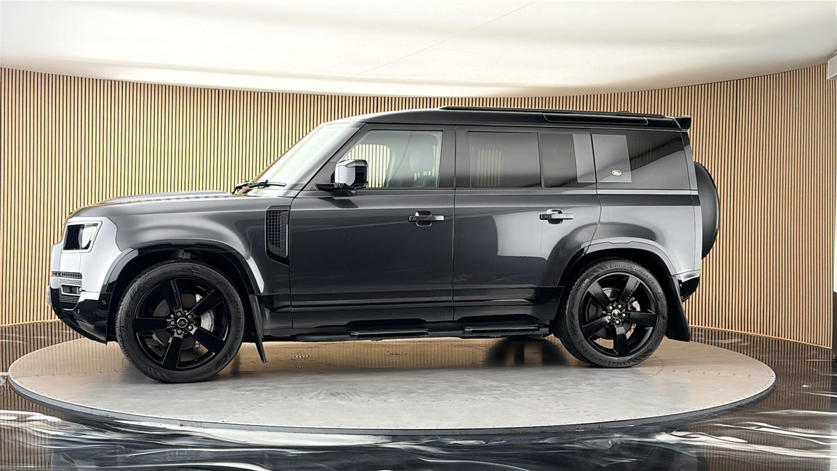 More views of Land Rover Defender 110