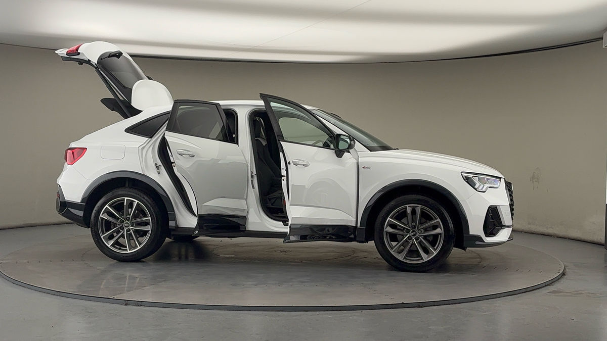 More views of Audi Q3