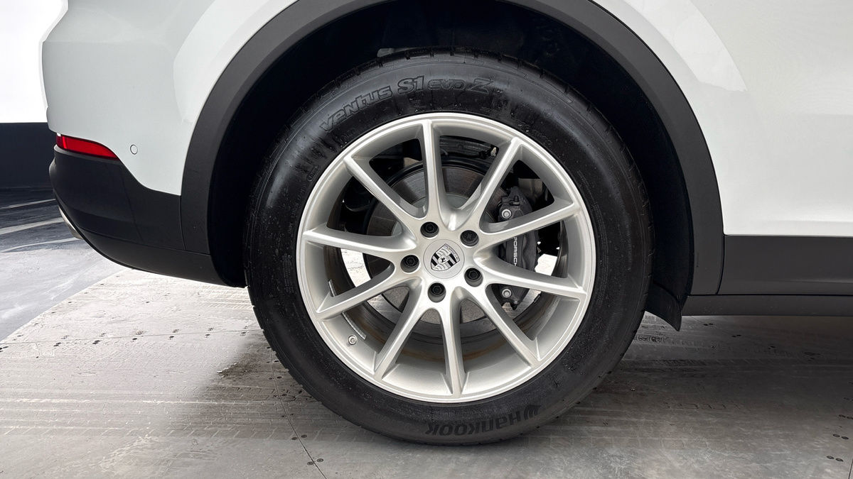 Porsche Cayenne Image 10