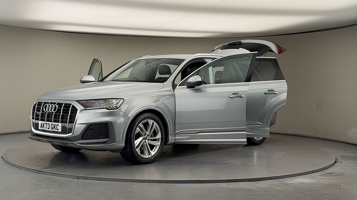 More views of Audi Q7