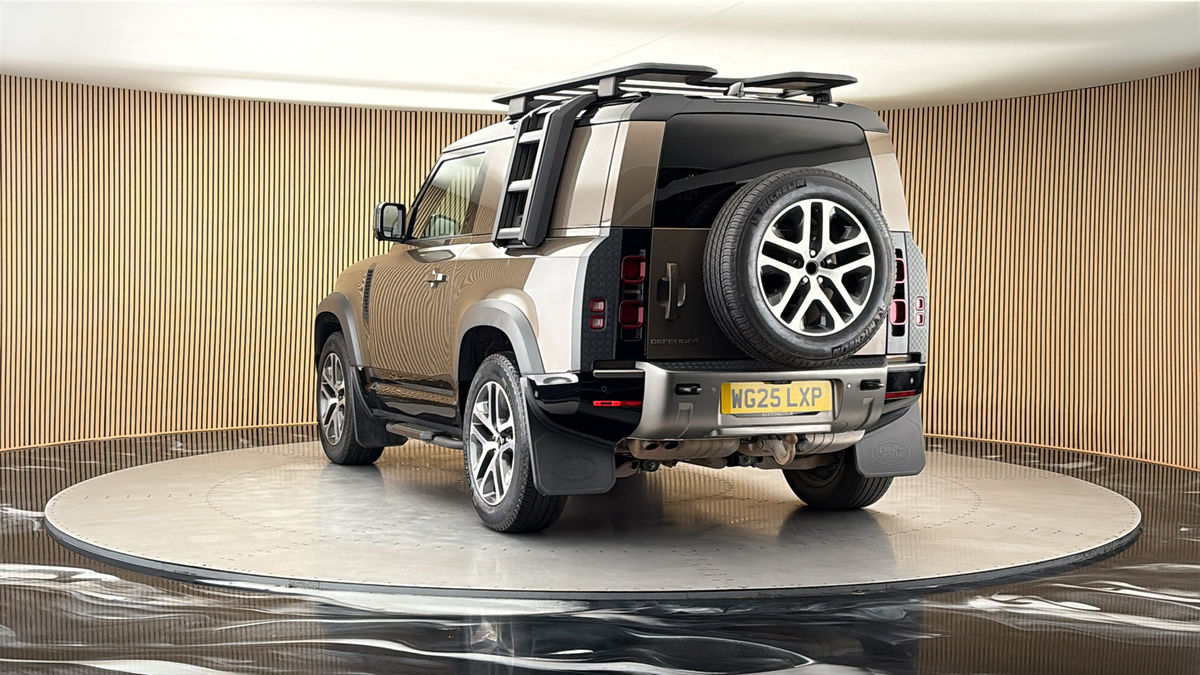 More views of Land Rover Defender 90