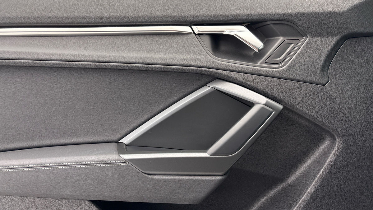 More views of Audi Q3