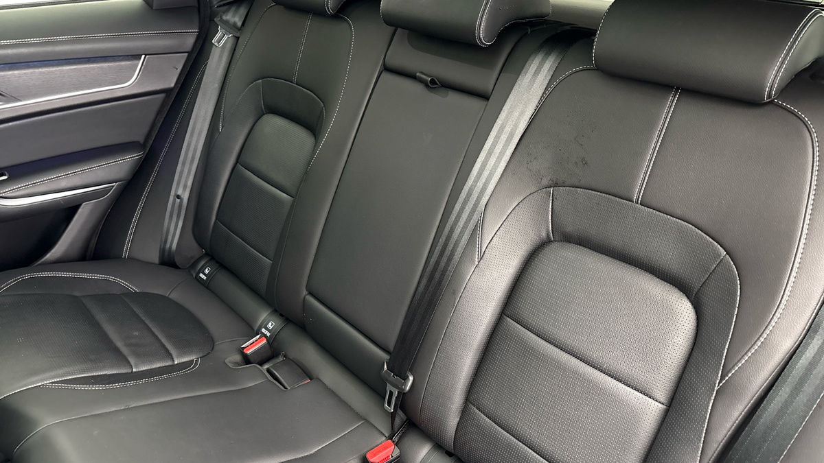 Jaguar F-PACE Image 8