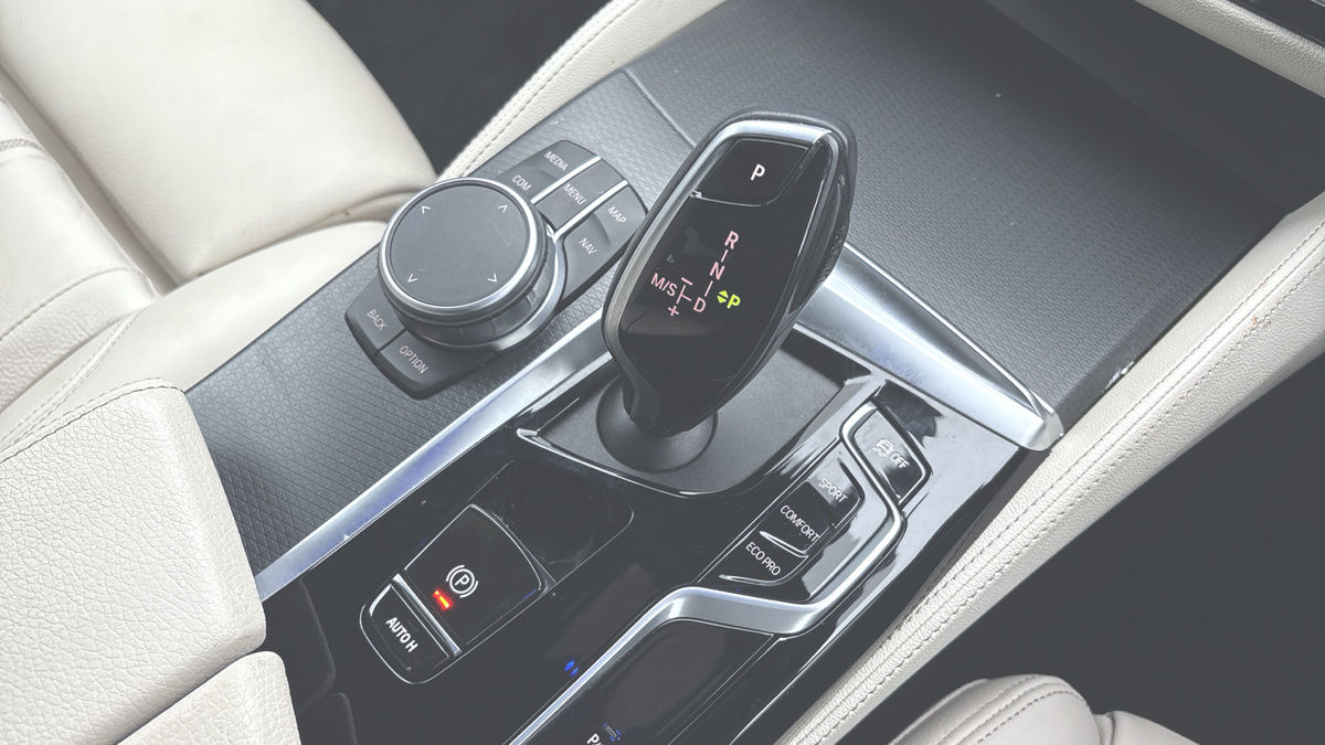 BMW 5 Series Image 6