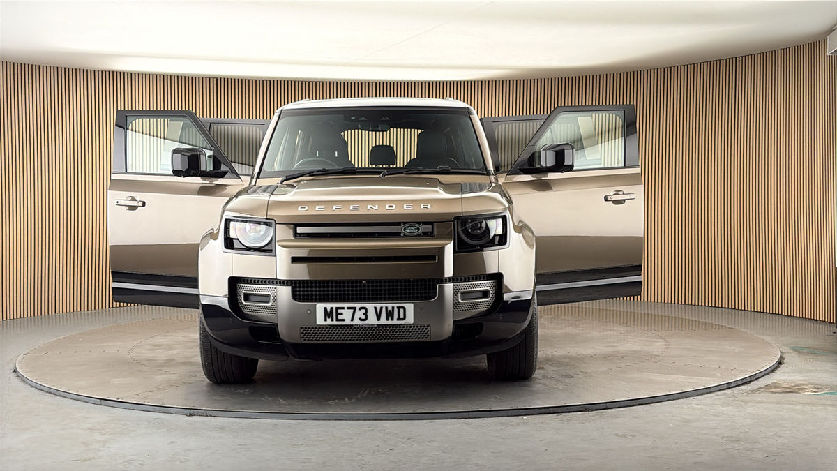 More views of Land Rover Defender 110