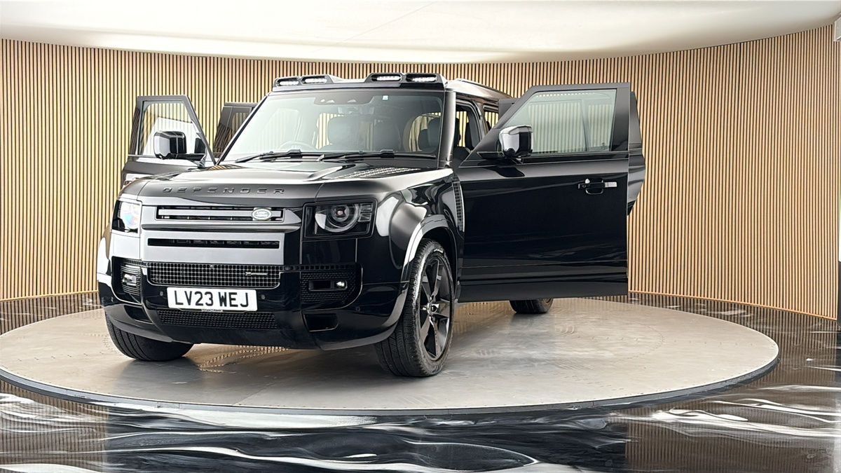 More views of Land Rover Defender 110