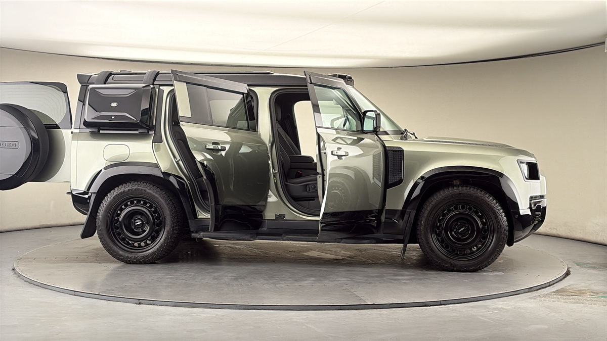 More views of Land Rover Defender 110