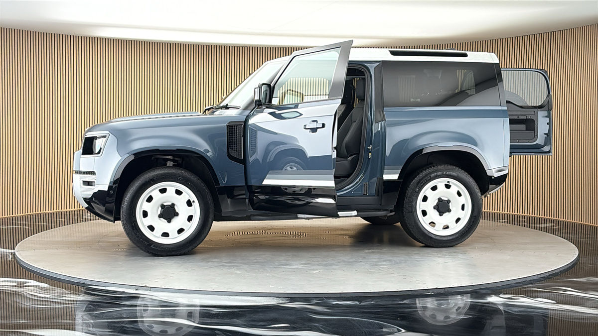 More views of Land Rover Defender 90