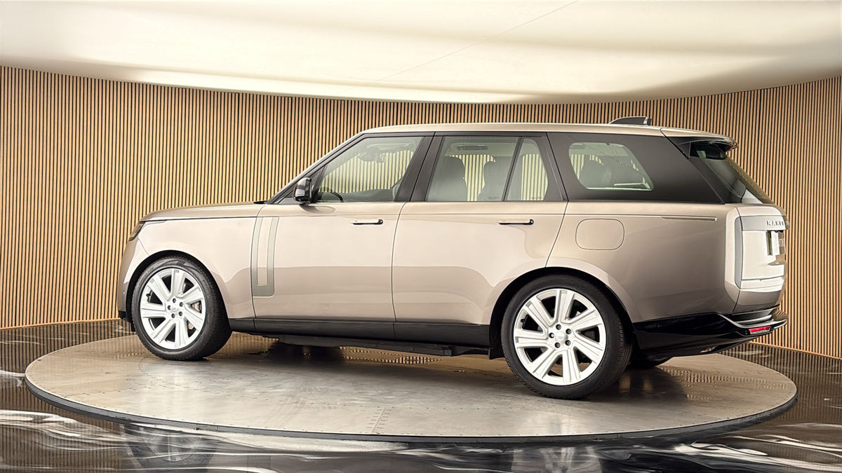 More views of Land Rover Range Rover