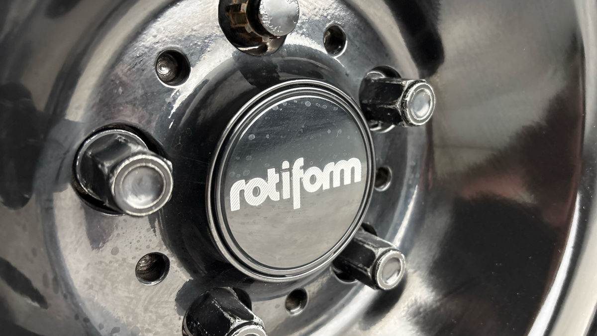 Land Rover Defender 110 Image 28