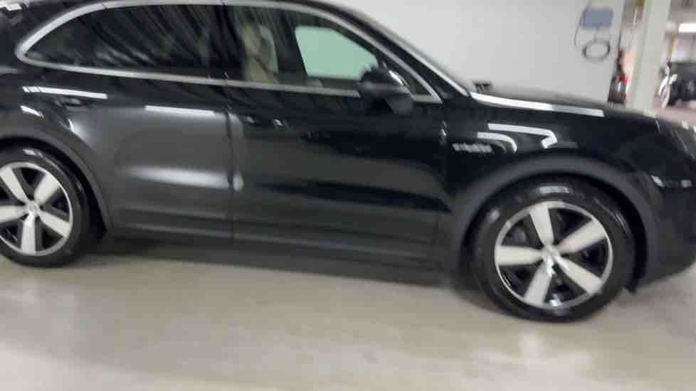 More views of Porsche Cayenne