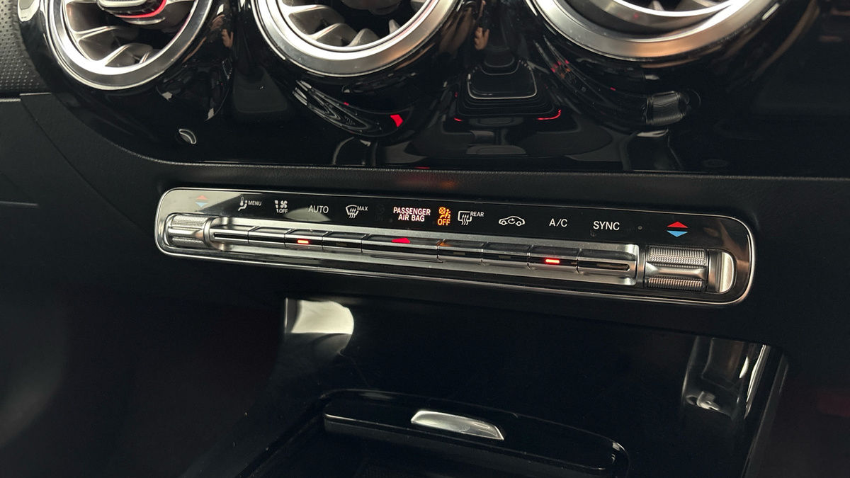 Mercedes-Benz CLA Image 31