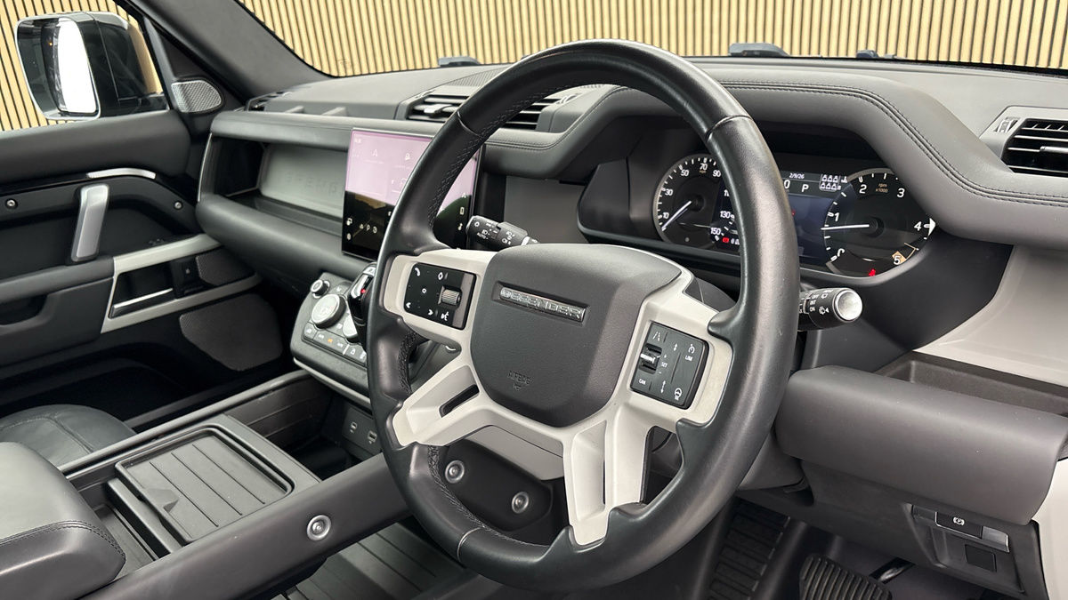 Land Rover Defender 130 Image 5