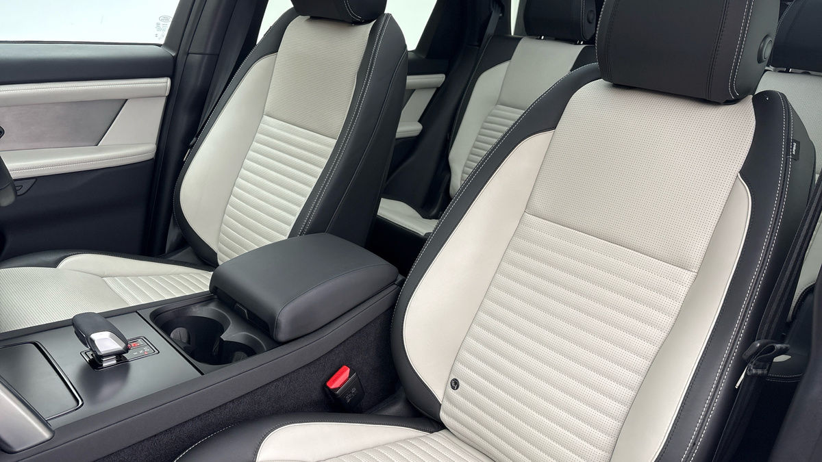 Land Rover Discovery Sport Image 7