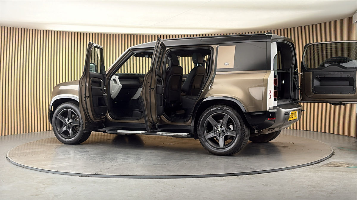 More views of Land Rover Defender 110