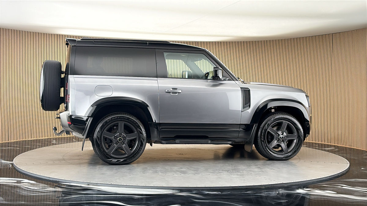 More views of Land Rover Defender 90
