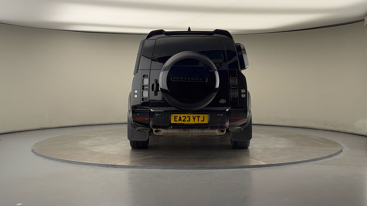Land Rover Defender 130 Image 4