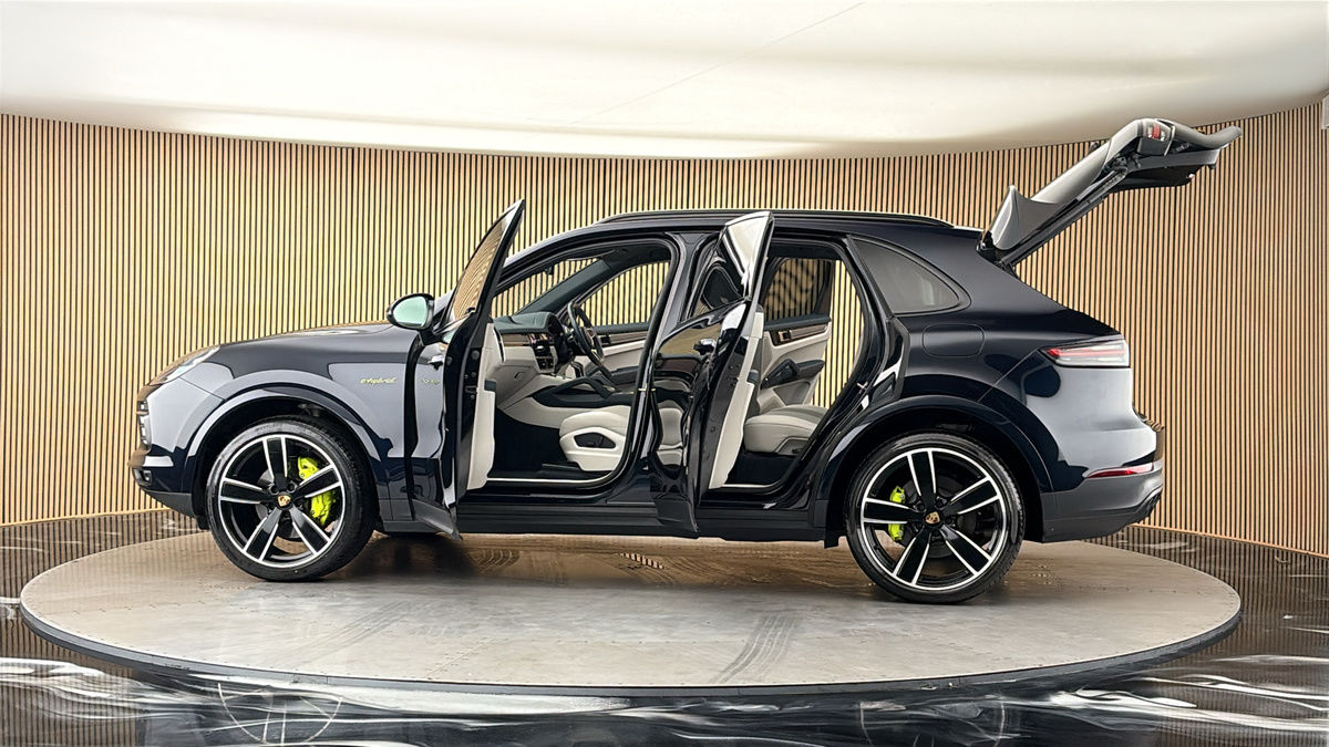 More views of Porsche Cayenne