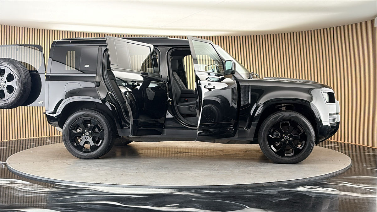 More views of Land Rover Defender 110