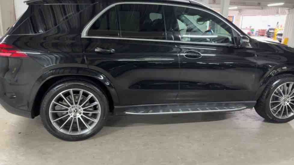 More views of Mercedes-Benz GLE