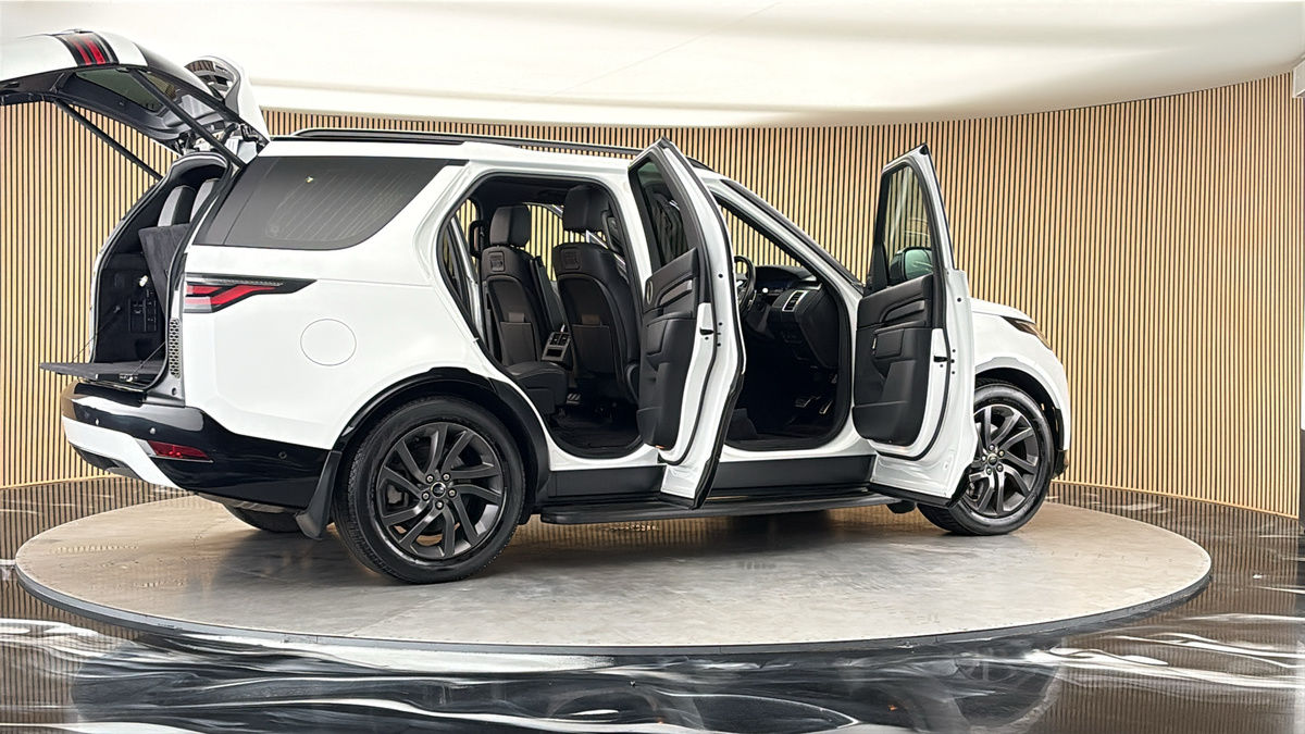 More views of Land Rover Discovery