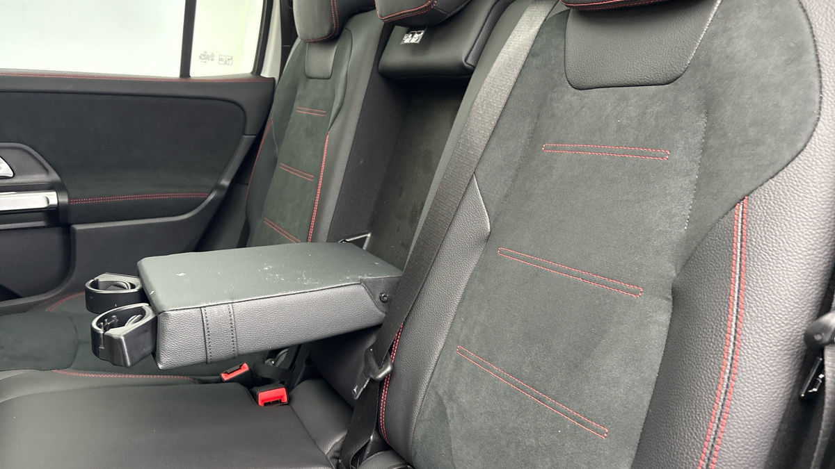 Mercedes-Benz GLB Image 9