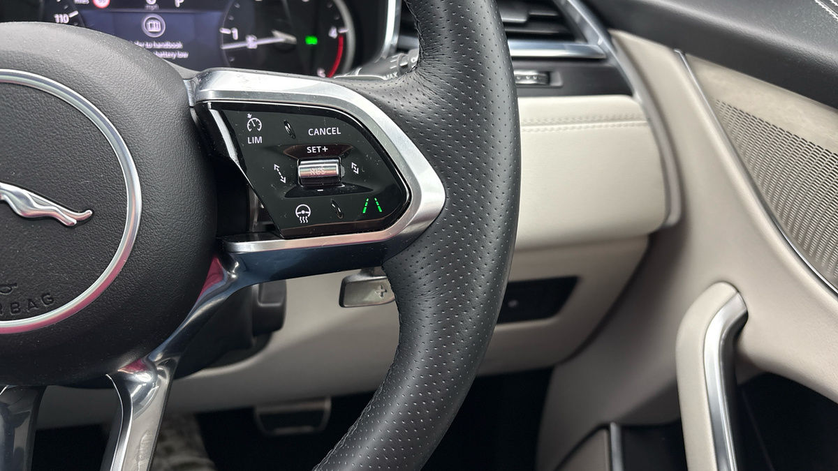 Jaguar F-PACE Image 14