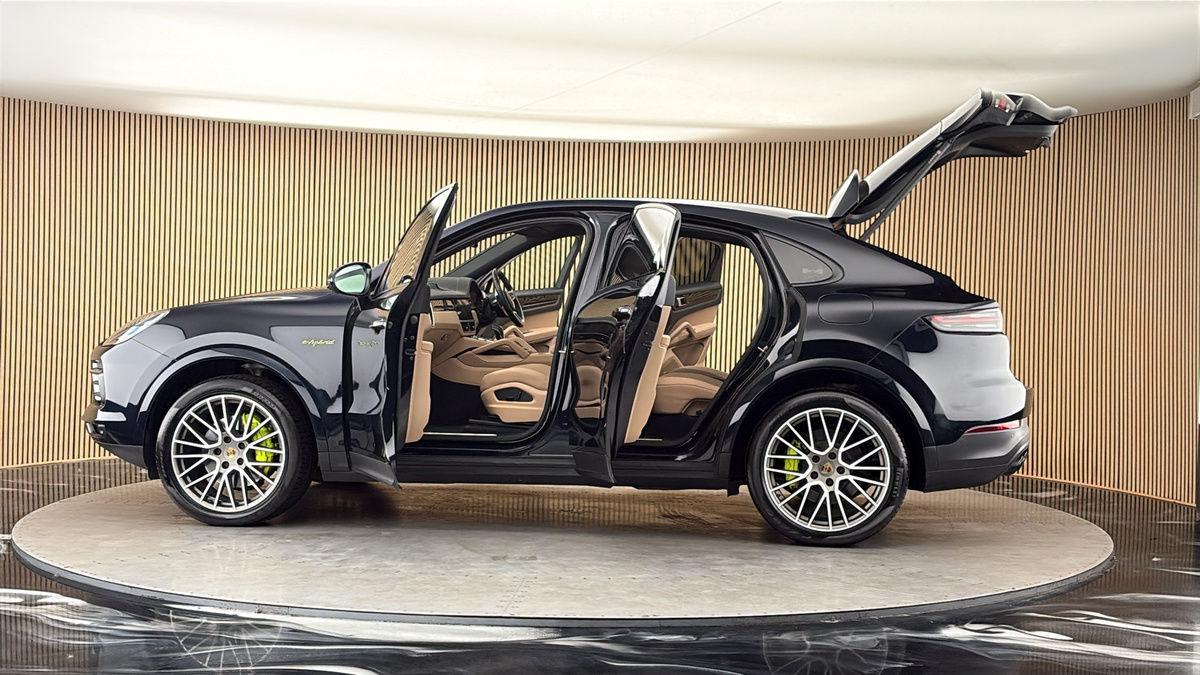 More views of Porsche Cayenne