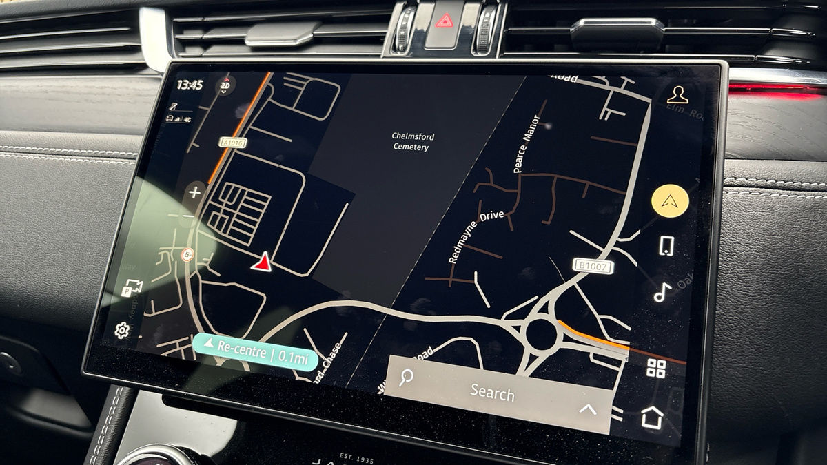 Jaguar F-PACE Image 17